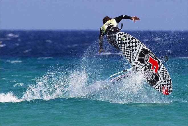 No handed burner from Steven Van Broeckhoven - PWA Sotavento Fuerteventura Grand Slam 2011 ©  John Carter / PWA http://www.pwaworldtour.com